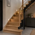 Calculer un escalier quart tournant : méthode complète et sans erreur Escalier quart tournant en bois et metal dans une maison moderne avec decoration contemporaine, garde corps design, eclairage naturel et ambiance chaleureuse.